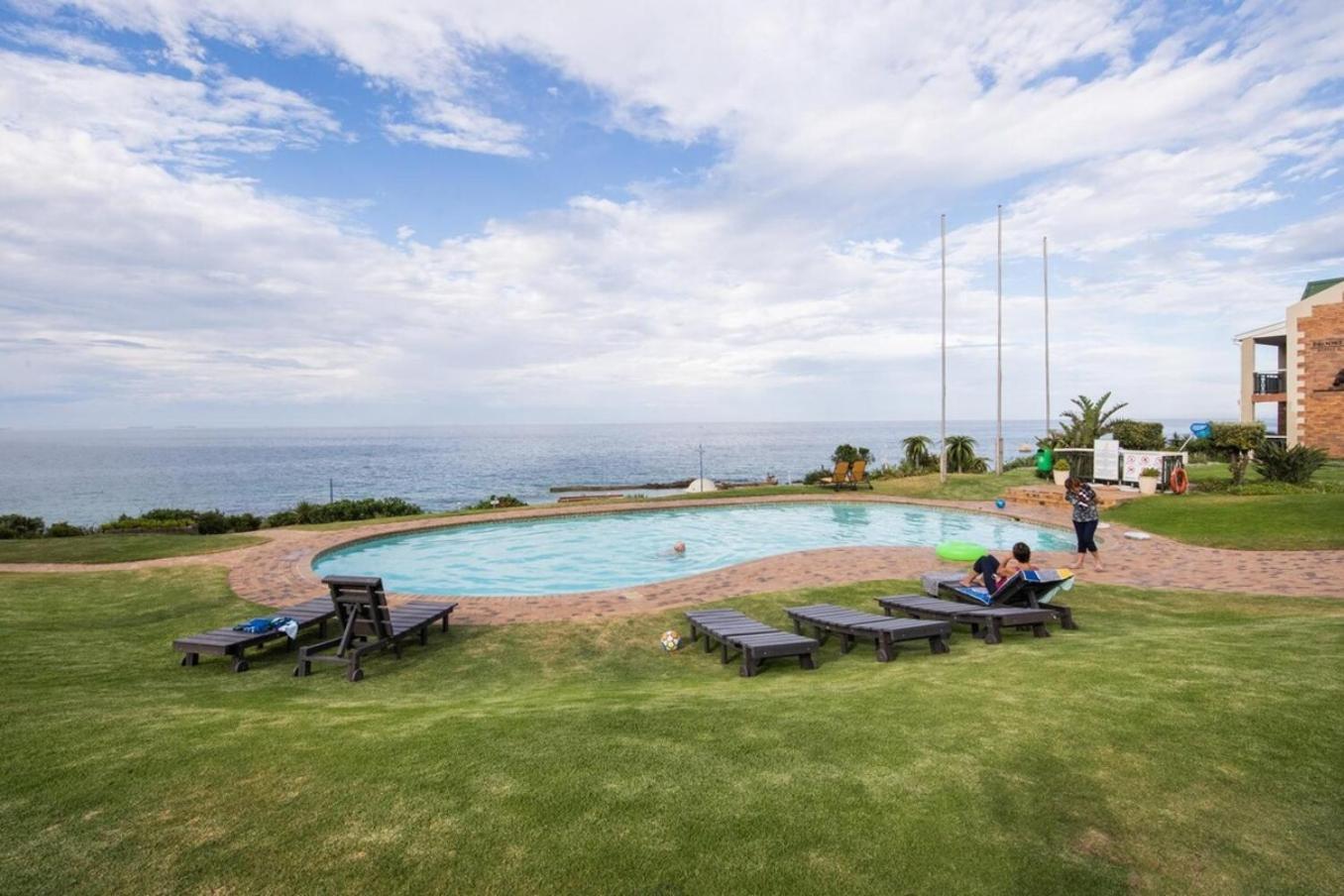 Stunning Living, Unit 37 *